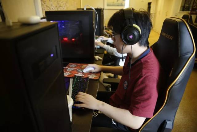 【前瞻】2025LPL春季赛 TES vs OMG，TES需抓住每一个机会