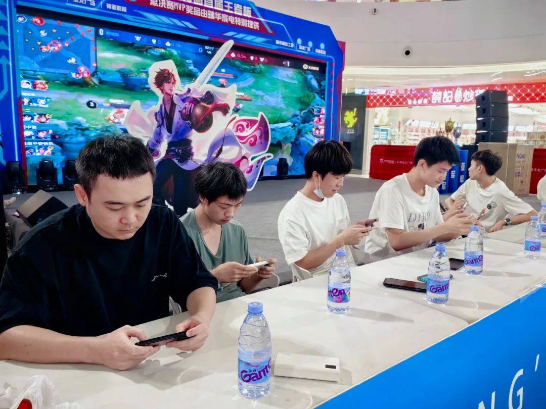 LPL夏季赛首周官方日均观众略高于春季赛，但不及老头杯